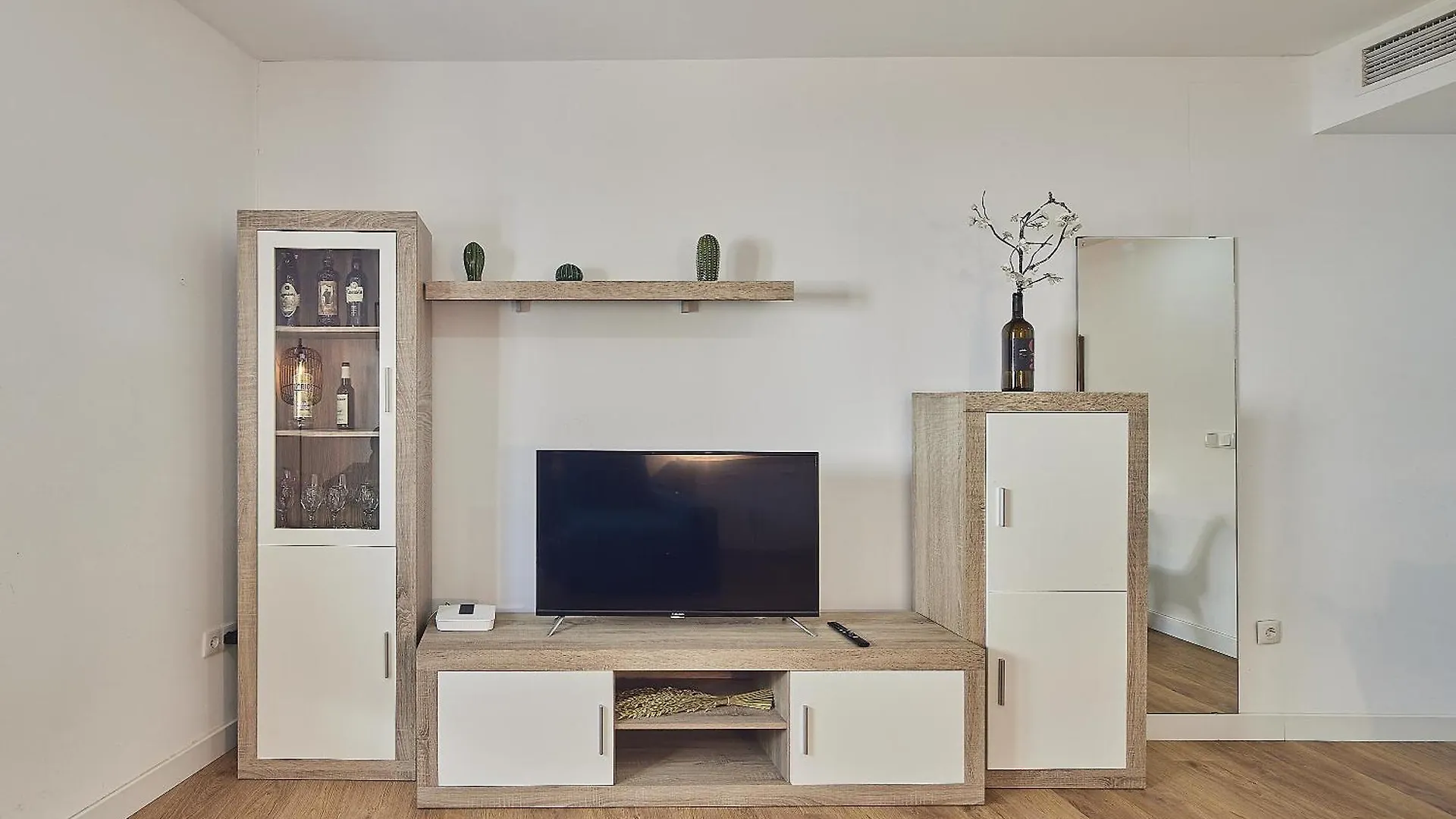 Piso Nuevo En Pleno Centro De Cadiz, Calle Plocia Apartament